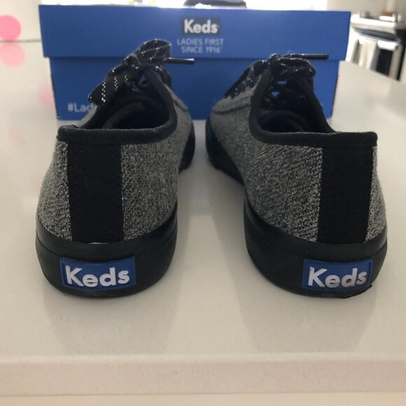 Keds Lace Up Sneakers with Canvas Silver Sparkle Uppers + Black Soles Size 7 - Picture 6 of 10